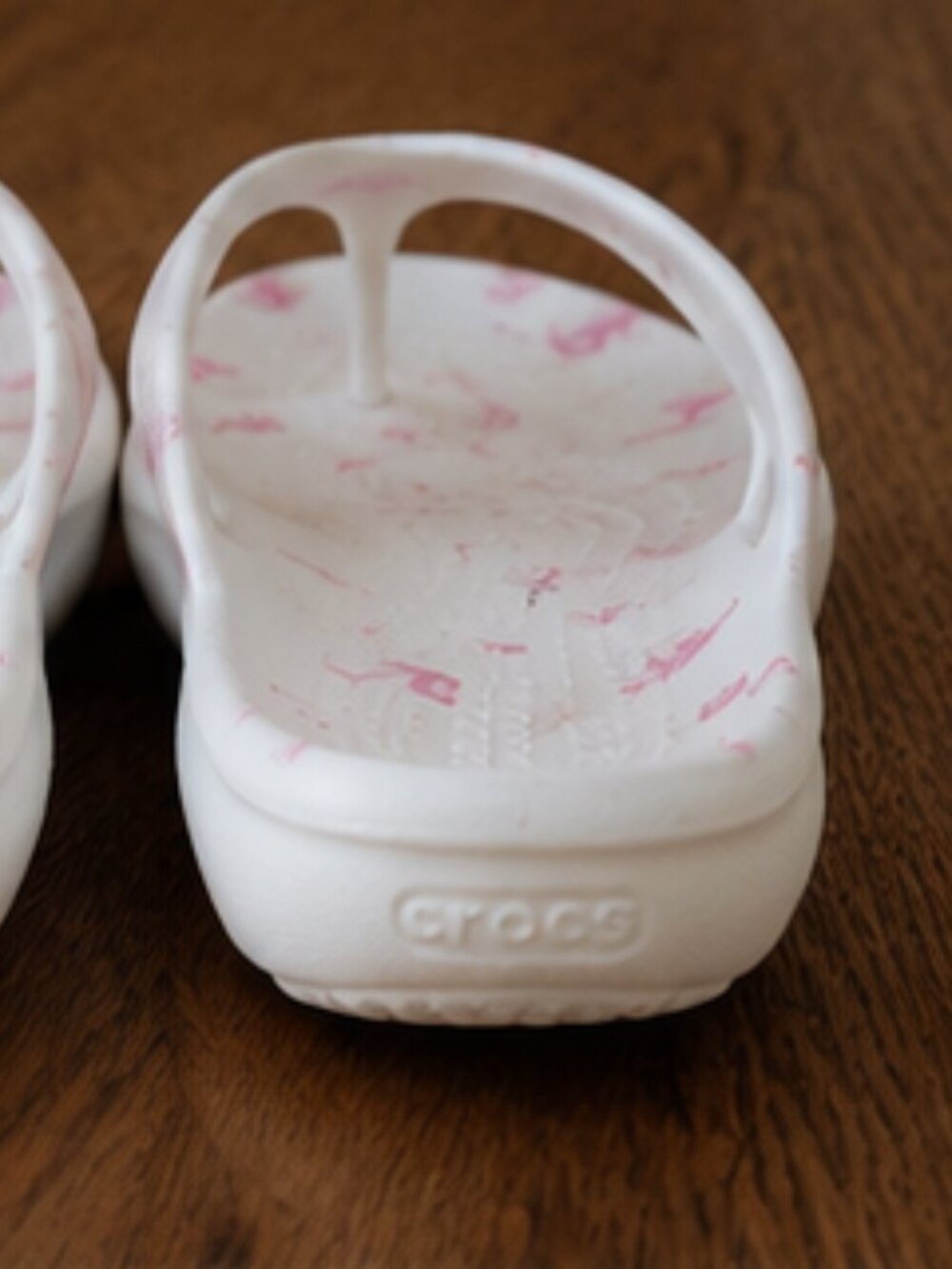 Crocs Flamingo Print Flip Flops White Pink Comfort Sandals Size 8 - Picture 4 of 7